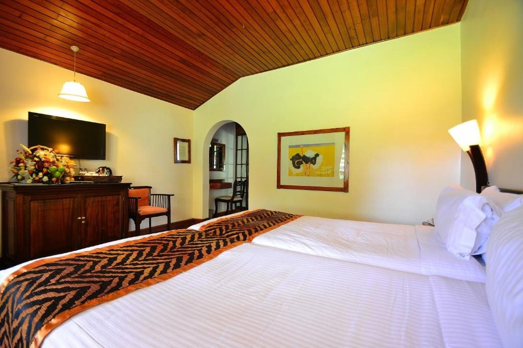 هتل مولتا لیک نایواشا